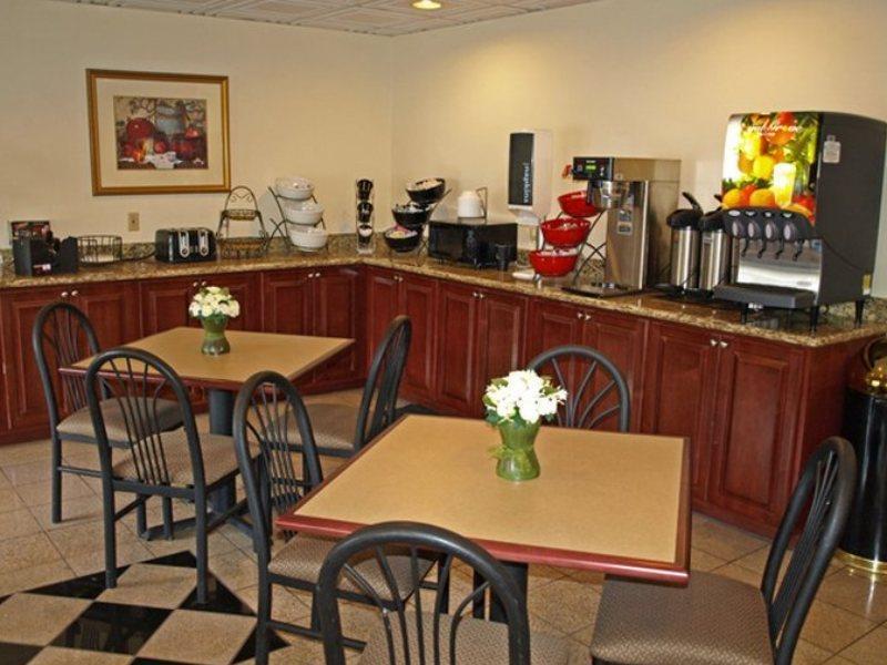 Baymont By Wyndham Columbia Fort Jackson Restoran fotoğraf